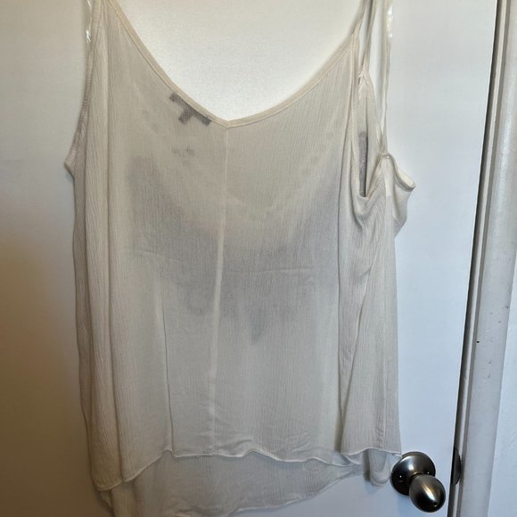 BOGO NWOT Charlotte Russe Gauzy Cream Sleeveless Top w/Floral Embroidery Size 2X - Picture 2 of 3